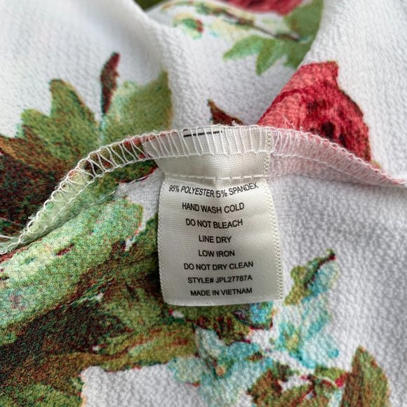 Rags to Wishes Ladies 1X White with Floral Cold Shoulder Blouse - Picture 9 of 9